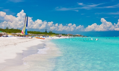 Strand von Varadero auf Kuba (kmiragaya / stock.adobe.com)  lizenziertes Stockfoto 
Información sobre la licencia en 'Verificación de las fuentes de la imagen'